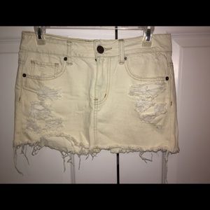 Cream distressed American Eagle skirt